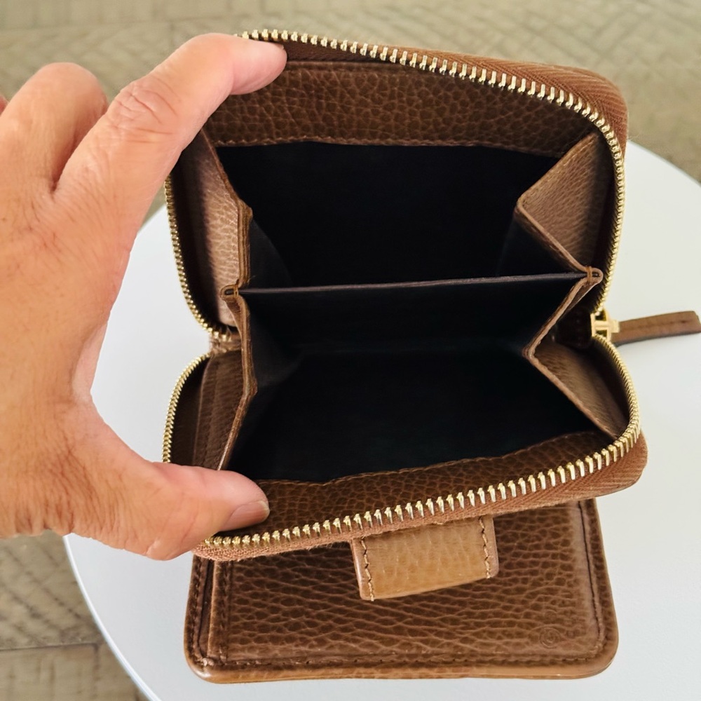 Gucci GG Canvas Compact Wallet - Picture 10 of 12